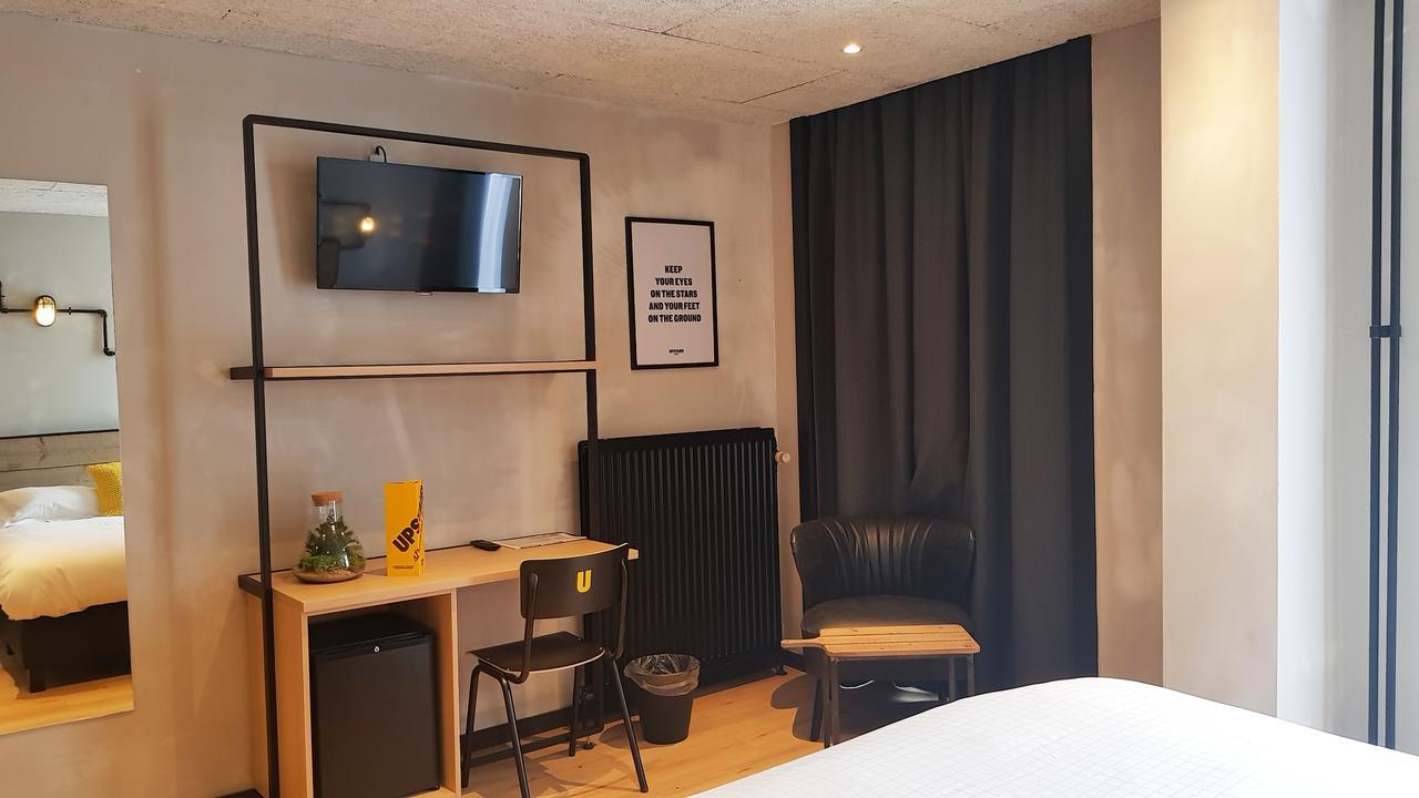Upstairs Hotel 3*