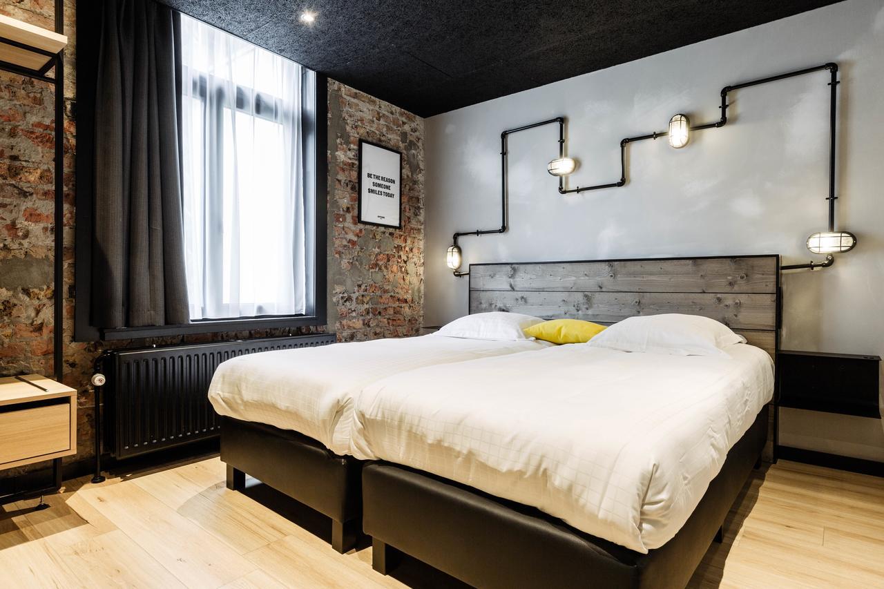 Upstairs Hotel 3*
